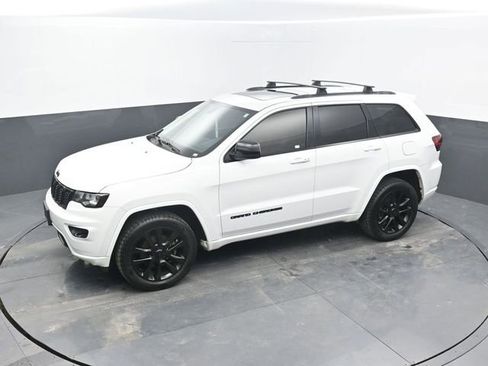 Used 2019 Jeep Grand Cherokee Altitude image 48