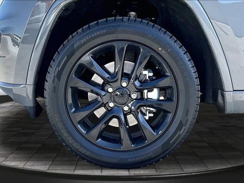 Certified 2022 Jeep Grand Cherokee Laredo X AWD/4WD image 32