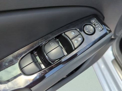Used 2025 Nissan Altima 2.5 SR FWD image 21