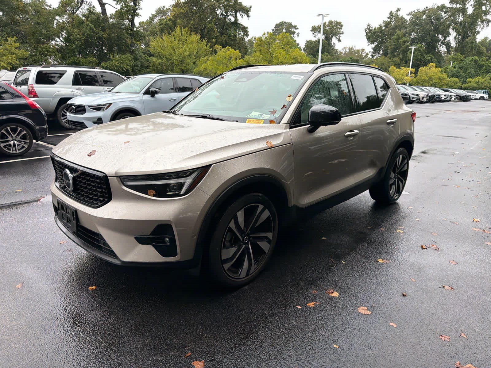 Used 2024 Volvo XC40 B5 Plus w/ Climate Package AWD/4WD image 8