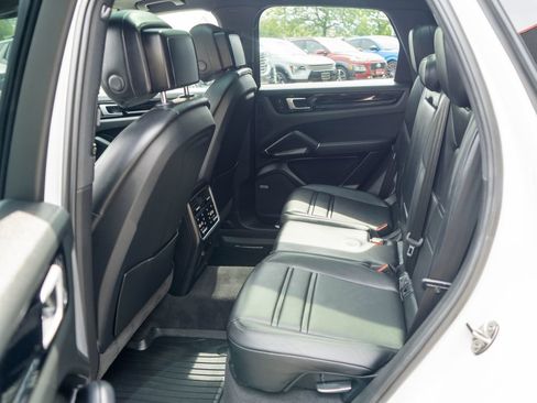 Used 2019 Porsche Cayenne E-Hybrid AWD/4WD image 13