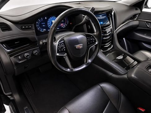 Used 2019 Cadillac Escalade Platinum AWD/4WD image 9