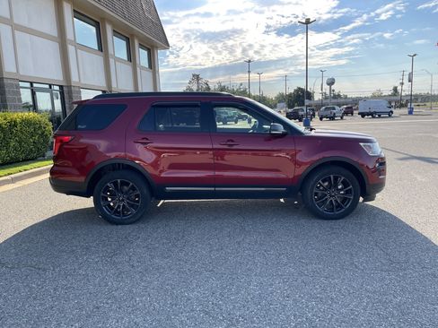 Used 2019 Ford Explorer XLT w/ Equipment Group 202A AWD/4WD image 3