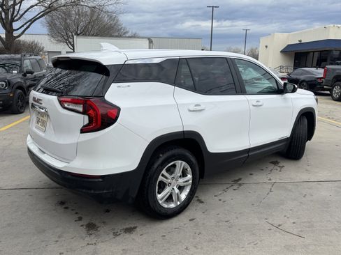 Used 2024 GMC Terrain SLE image 6