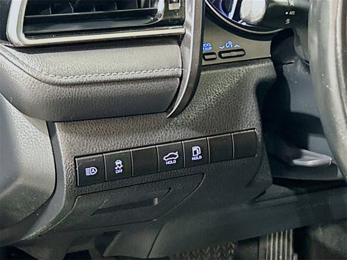 Used 2023 Toyota Camry SE image 8