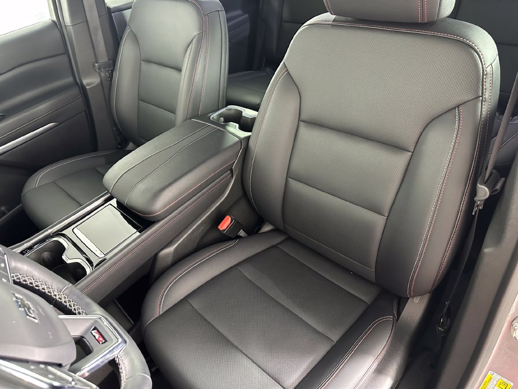 Used 2025 Chevrolet Traverse Z71 w/ LPO, Floor Liner Package AWD/4WD image 24