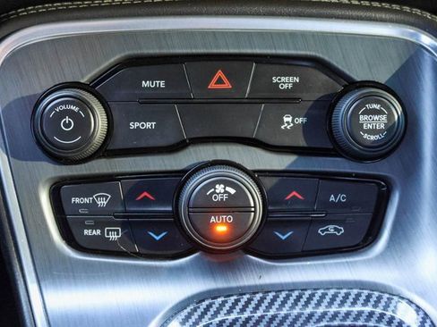 Used 2018 Dodge Challenger R/T image 21