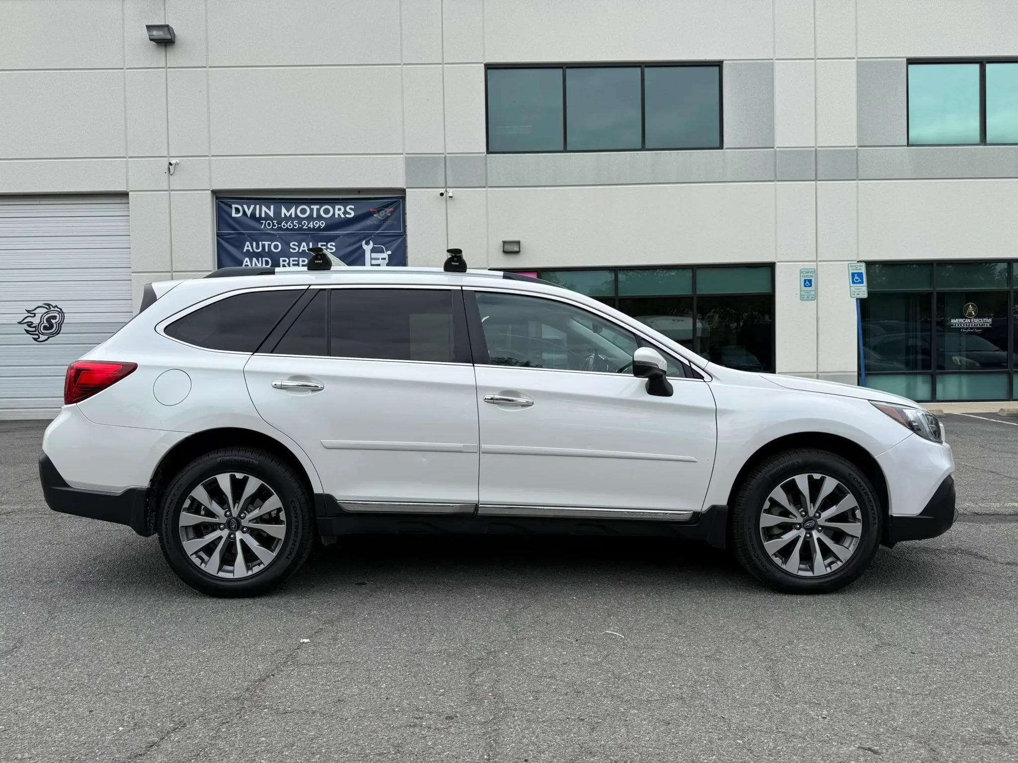 Used 2019 Subaru Outback 3.6R Touring AWD/4WD image 3