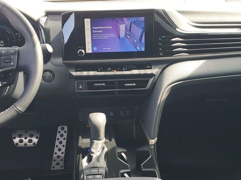 Used 2026 Toyota Camry SE image 28