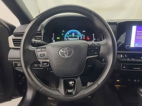 Used 2025 Toyota Camry SE FWD image 31