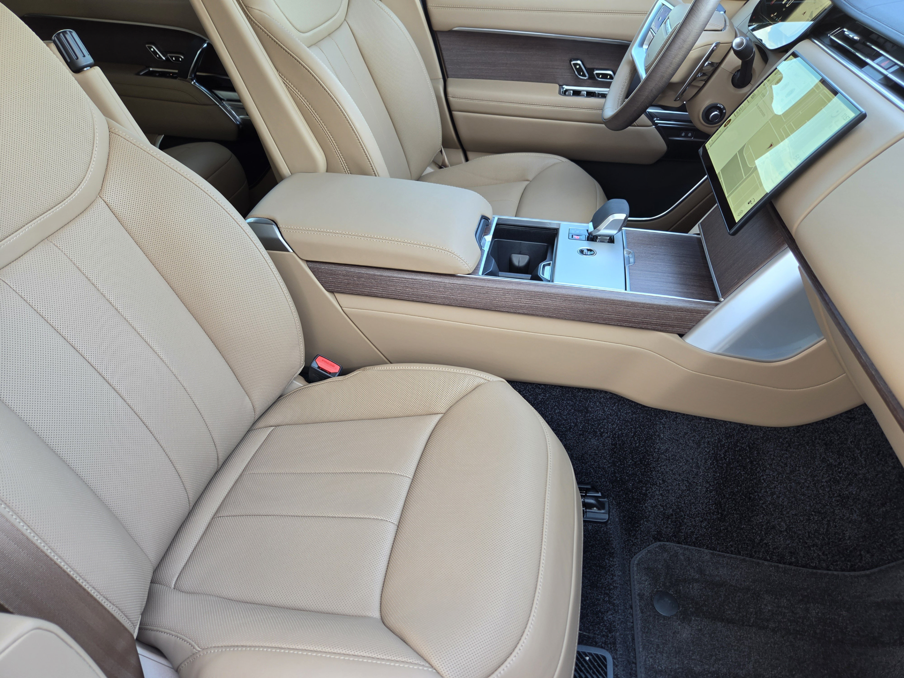 New 2026 Land Rover Range Rover Long Wheelbase SE AWD/4WD image 9