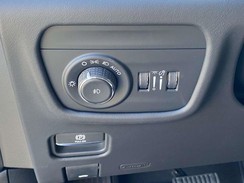 New 2025 Jeep Grand Cherokee Summit image 19