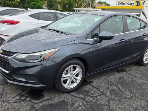 Used 2018 Chevrolet Cruze LT FWD image 1