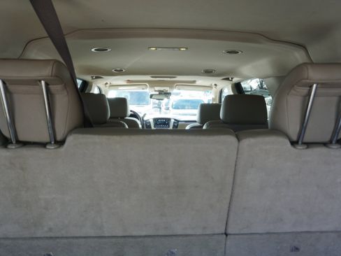 Used 2018 GMC Yukon XL SLT w/ Premium Edition image 12