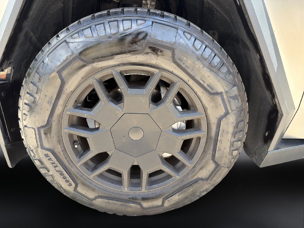 Used 2024 Tesla Cybertruck AWD Crew Cab image 9