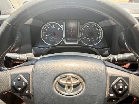 Used 2018 Toyota Tacoma SR5 AWD/4WD image 21