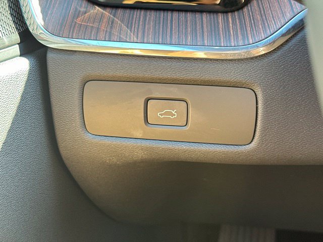 Certified 2023 Volvo XC60 B6 Ultimate w/ Protection Package Premier AWD/4WD image 31