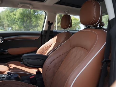 Certified 2024 MINI Cooper SE w/ Signature Upholstery Package FWD image 9