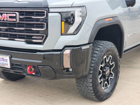 Used 2024 GMC Sierra 2500 AT4X image 9