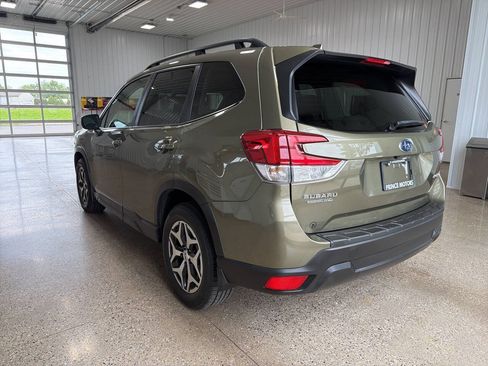 Used 2022 Subaru Forester Premium AWD/4WD image 3