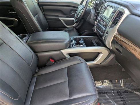 Used 2018 Nissan Titan SL AWD/4WD image 20