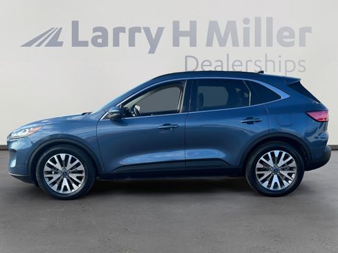 Used 2020 Ford Escape Titanium w/ Titanium Premium Package 2.0 image 2