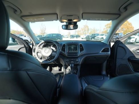 Used 2022 Jeep Cherokee Trailhawk image 24