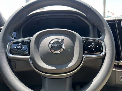 Used 2024 Volvo XC60 B5 Ultimate w/ Protection Package Premier image 8