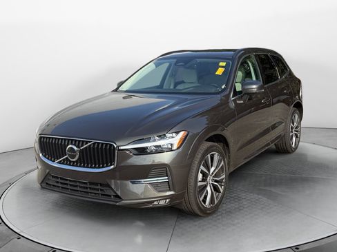 Used 2022 Volvo XC60 B5 Momentum w/ Protection Package Premier FWD image 3