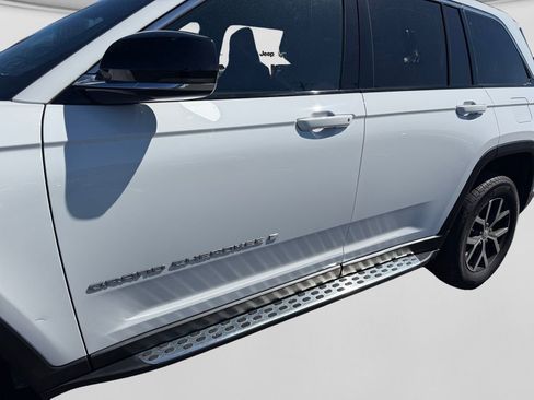 Used 2024 Jeep Grand Cherokee Limited image 31