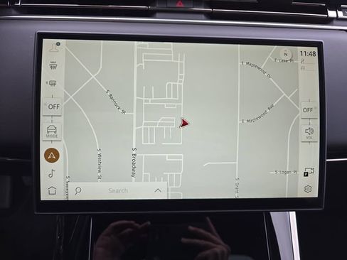 Used 2025 Land Rover Range Rover Sport SE image 25