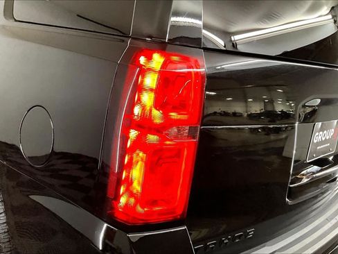 Used 2018 Chevrolet Tahoe Premier AWD/4WD image 28
