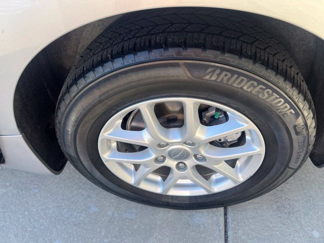 Used 2020 Chrysler Pacifica Touring-L FWD image 24