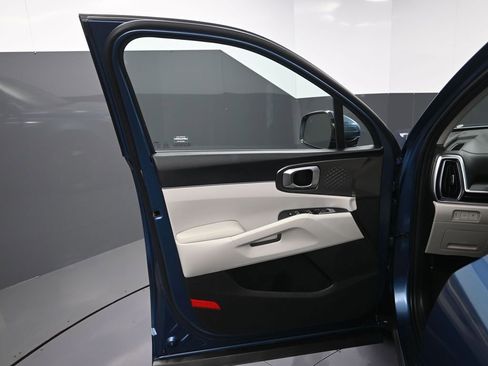 New 2025 Kia Sorento EX image 13
