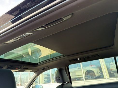 Used 2023 Volkswagen Tiguan SE R-Line image 18