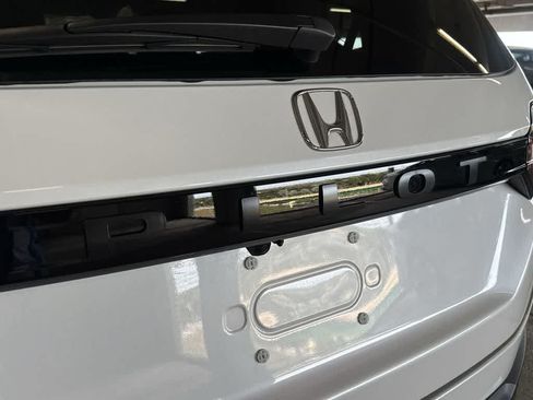 Used 2025 Honda Pilot EX-L image 11