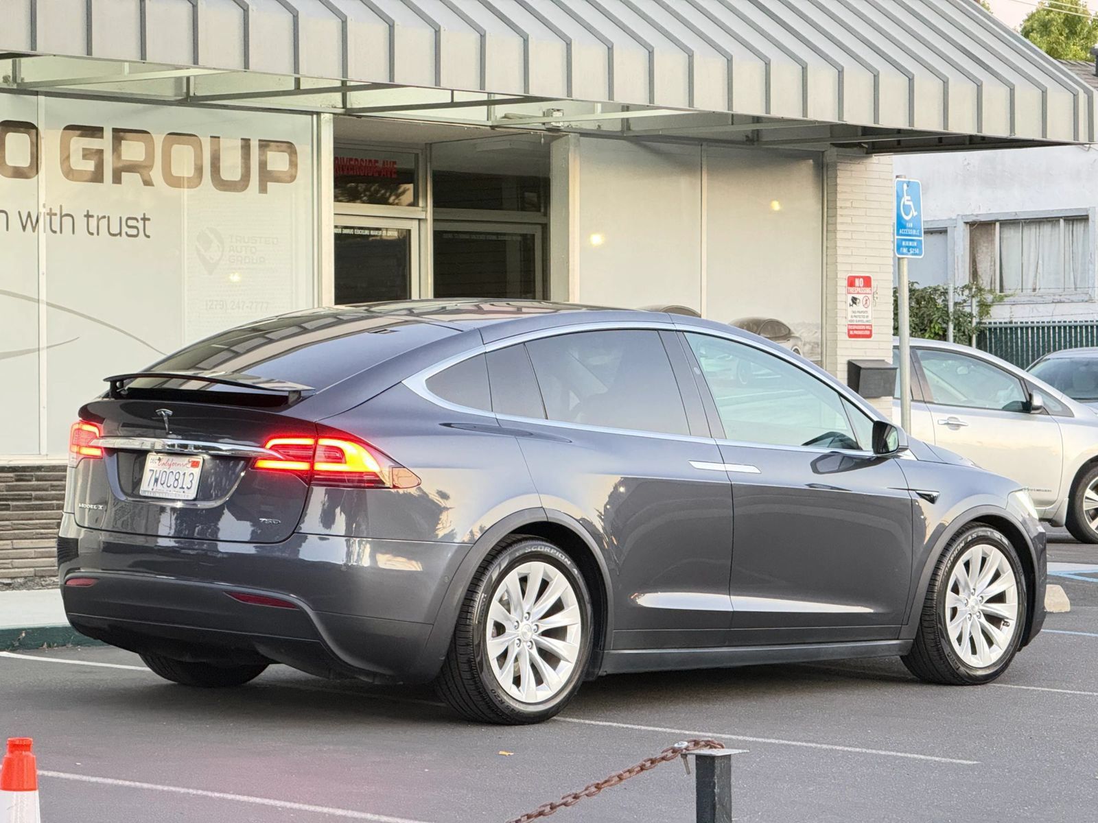 Used 2016 Tesla Model X 75D AWD/4WD image 3