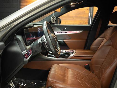 Used 2023 BMW 760i xDrive AWD/4WD image 9