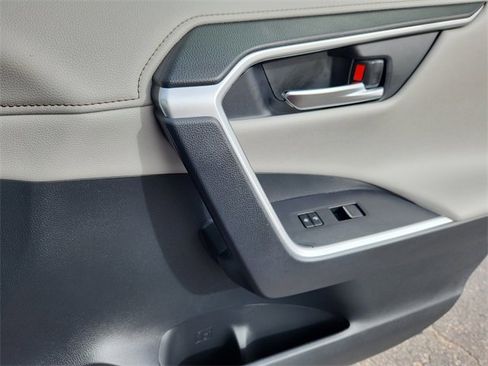 Used 2023 Toyota RAV4 Limited image 15