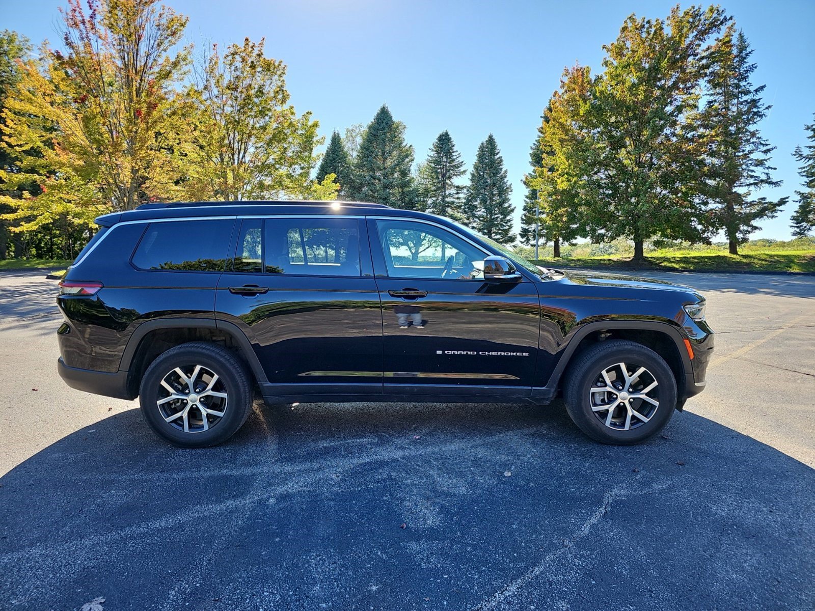 Used 2024 Jeep Grand Cherokee L Limited AWD/4WD image 6