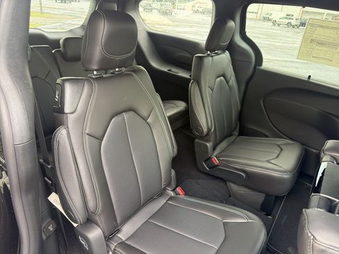 New 2026 Chrysler Pacifica Select FWD image 19