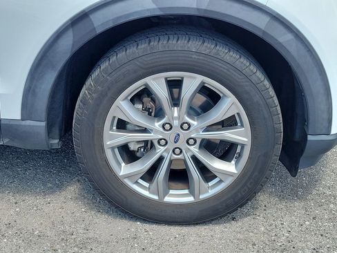 Used 2021 Ford Explorer Limited w/ Equipment Group 301A AWD/4WD image 7