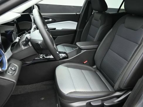 New 2026 Chevrolet Trax LT w/ Driver Confidence Package FWD image 18