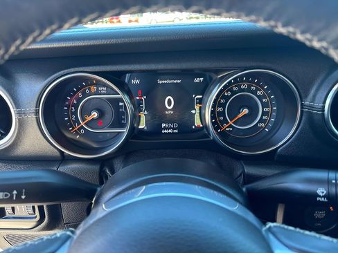 Used 2020 Jeep Gladiator Overland AWD/4WD image 14