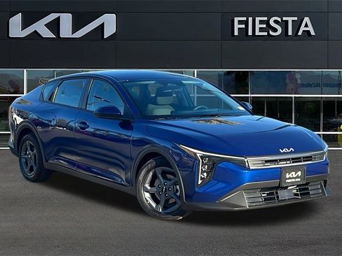New 2025 Kia K4 LXS image 1