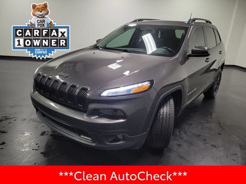 Used 2018 Jeep Cherokee Latitude Plus w/ Comfort/Convenience Group FWD image 4