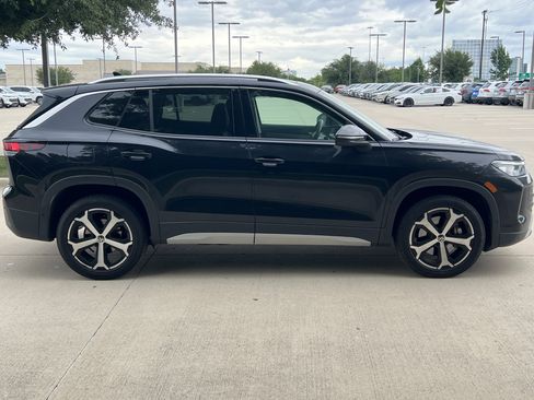 Used 2025 Volkswagen Tiguan SE w/ Panoramic Sunroof Package AWD/4WD image 11