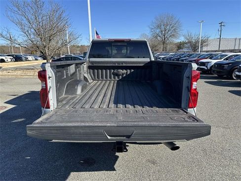 Used 2024 Chevrolet Silverado 3500 LT w/ Convenience Package image 12
