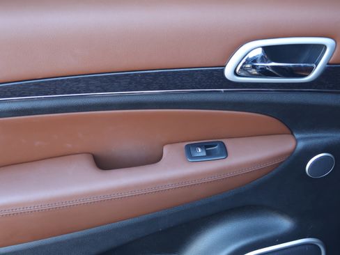 Used 2018 Jeep Grand Cherokee Summit w/ Platinum Series Group image 34