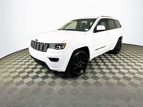 Certified 2022 Jeep Grand Cherokee Laredo X image 6